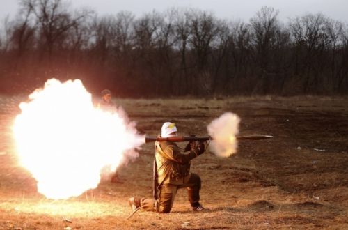 В Крымском идет бой, террористы применяют гранатометы и минометы