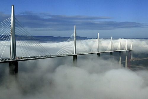Мост над облаками