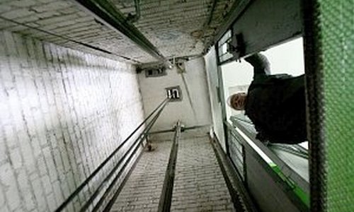 В России из подъезда украли целый лифт