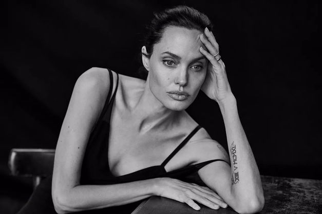 Записывай. Косметолог Анджелины Джоли раскрыла секреты ее красоты
