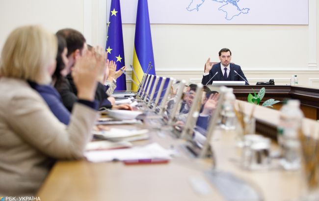 Стали известны зарплаты украинских министров за январь