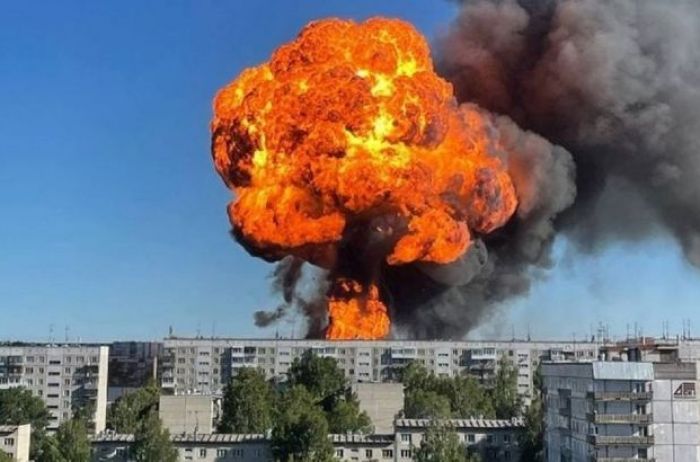 Мощный взрыв на АЗС: десятки пострадавших, огонь не могут ...